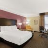 Отель Tage Inn And Suites, фото 1