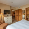 Отель Updated 1 Bedroom In Mountaineer Square Condo - No Cleaning Fee! by RedAwning, фото 4