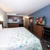 Отель HomeTowne Studios by Red Roof Wilmington - New Castle, фото 7