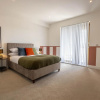 Отель Wimbledon Tennis Retreat 3-bedroom by Sojo Stay, фото 6