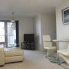 Отель 2 Bed Modern Apartment-Wilmington Close, фото 1