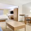 Отель Holiday Inn Express & Suites Portland, an IHG Hotel, фото 11