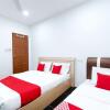 Отель OYO 44011 Weng Bee Guest House, фото 12