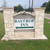 Отель Bastrop Inn, фото 1