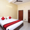Отель OYO 9001 Hotel East West, фото 1