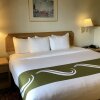 Отель GuestHouse Inn & Suites Wilsonville, фото 6