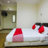 Отель T P Hotel by OYO Rooms, фото 28