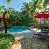 Отель Key West Cottage, Beach, Shops & Restaurants, Pool, Downtown, The Square, Kravis Center в Уэст-Палм-Биче