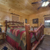 Отель Mountain Majesty Cabin 2 Bedrooms 2 Bathrooms Cabin, фото 2