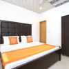 Отель OYO 11885 Silver Plaza, фото 2