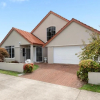 Отель TAURANGA CITY CBD 5TH AVE Elegant Entire Home, фото 7