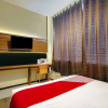 Отель OYO 1057 Premier Guest House, фото 16