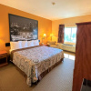 Отель Super 8 by Wyndham Topeka at Forbes Landing, фото 3