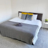 Отель Large Townhouse 5 Beds with Two Parking Spaces - Manchester City Centre, фото 5