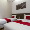 Отель RedDoorz Plus near Gandaria City Mall 2, фото 17