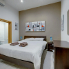 Отель Modern 1BR Maisonette Steps From the Promenade, фото 4