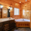 Отель SmokyStays 6 Bedroom Cabin, фото 4
