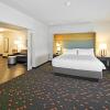 Отель Holiday Inn Hotel & Suites Calgary Airport North, an IHG Hotel, фото 21