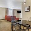 Отель Comfort Suites Grand Rapids North, фото 3