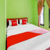 Отель OYO 90448 Hotel Indah Savana, фото 8