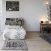 Отель Trendy 1-BR City Center Apt, фото 26