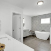 Отель Stunning Luxury Rental Near Main W/hot-tub&firepit, фото 8