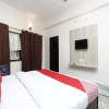 Отель OYO 11854 Hotel Comfort, фото 16
