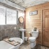 Отель Log Hauler Haus Apartment 3 NW Comfy Cabins, фото 14