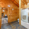 Отель SmokyStays 6 Bedroom Cabin, фото 5