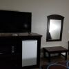 Отель Executive Inn & Suites, фото 47