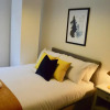 Отель Sleeps 5 with 2 bedrooms and sofabed, perfect for work or leisure, stylish spacious city centre apar, фото 6