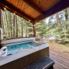 Отель Chipmunk Lodge 2 Bedroom Home by NW Comfy Cabins by RedAwning, фото 10