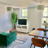 Отель Bright, Vibrant New 1 Bedroom Town Centre Parking, фото 6