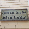 Отель Spurs n Lace Bed & Breakfast Inn, фото 1