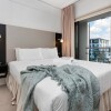 Отель QV Waterfront Apartment - 749 в Окленде