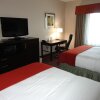 Отель Holiday Inn Express Kenedy, фото 1