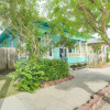 Отель Charming Galveston Cottage - 2 Blocks to Ocean!, фото 1