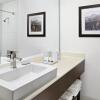 Отель Four Points by Sheraton Hotel & Suites Calgary West, фото 8