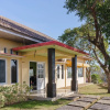 Отель RedDoorz Near Pantai Berkas Bengkulu, фото 1
