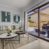 Отель NEW Modern 2 Bedroom Townhome Gold Coast, фото 12