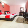 Отель OYO 11343 Hotel Putra Iskandar, фото 14