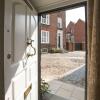 Отель Town House with Garden, фото 8