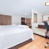 Отель Red Roof Inn PLUS+ & Suites Guilford, фото 1