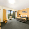 Отель Mt Ommaney Hotel Apartments, фото 2