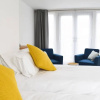 Отель Stylish and Spacious 4 Bedroom Queen's Park House, фото 9