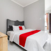 Отель RedDoorz Plus near Jungeland Sentul, фото 5