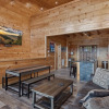 Отель Grizzlies Den 4 Bedroom Cabin by RedAwning, фото 20