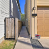 Отель Modern Houston Townhome - 3 Mi to Downtown!, фото 1