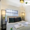 Отель 3 Bedroom Coventry House By Passionfruitproperties with Free Wi fi Large Garden and Driveway 52NRC, фото 30