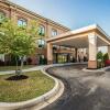 Отель Comfort Suites At WestGate Mall, фото 1